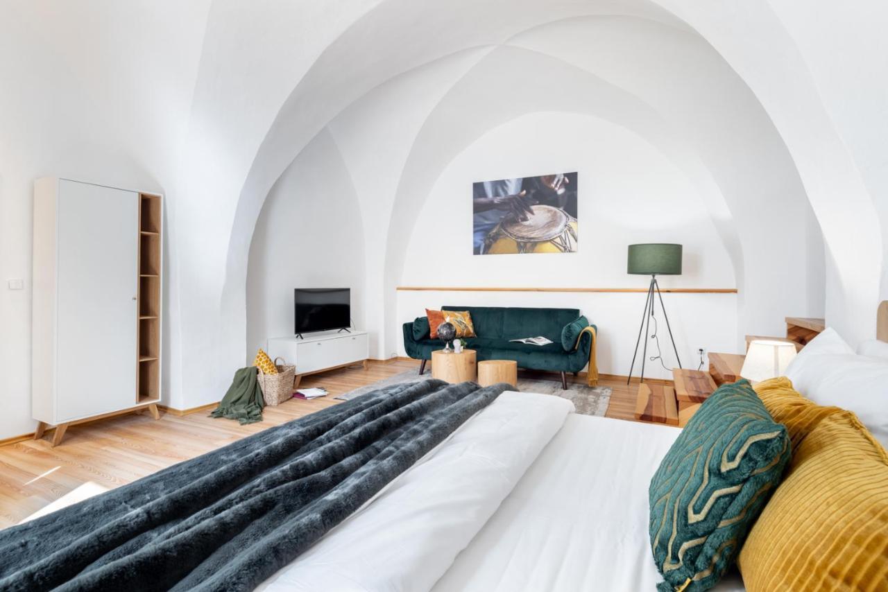 Wine & Bike City Tower Apartments Znojmo Exterior photo